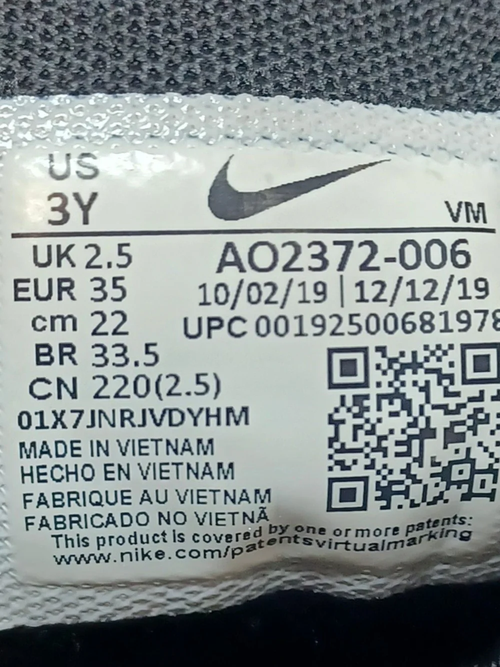 Nike Air Max 270 Triple Black kids Sneakers, Size 3Y AO2372-006